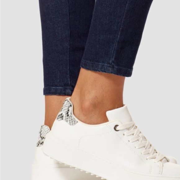 HUE Distressed Denim Skinny Pull on Elastic Waistband Jeans Leggings XL 16/18 - Picture 3 of 8